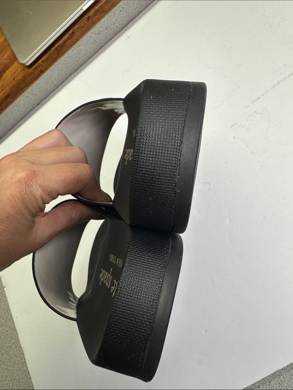 Kate Spade New York Olympia Slides, Black & White Flip Flop Sandals Size 10 - Picture 6 of 9